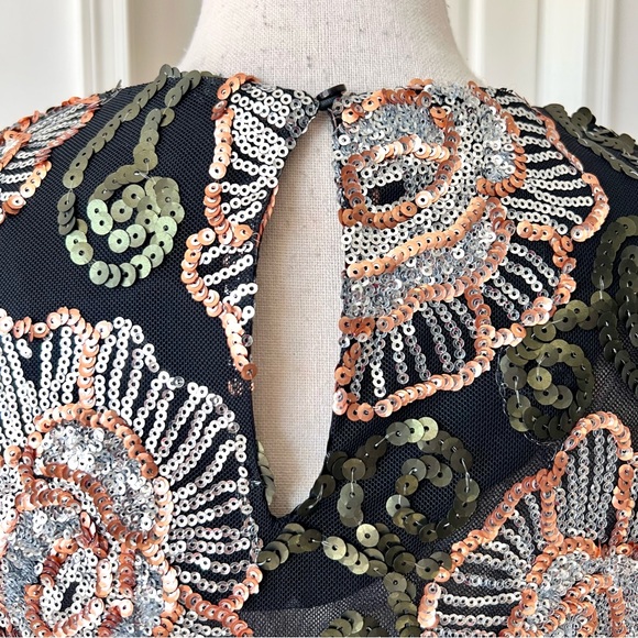 ENDLESS ROSE Mesh And Sequin Floral Cropped Blouse—SZ. Small - Picture 8 of 17